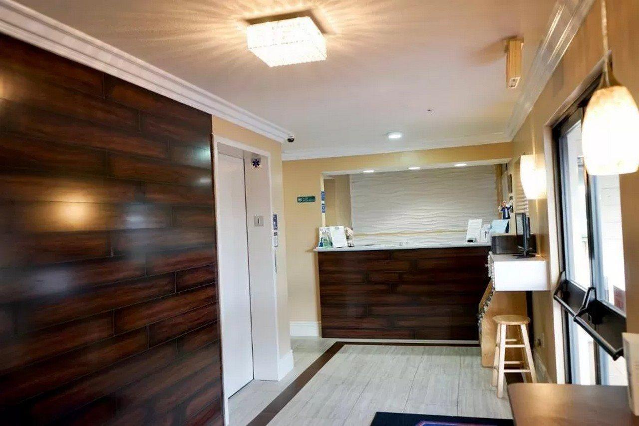 Howard Johnson By Wyndham Salinas Extérieur photo