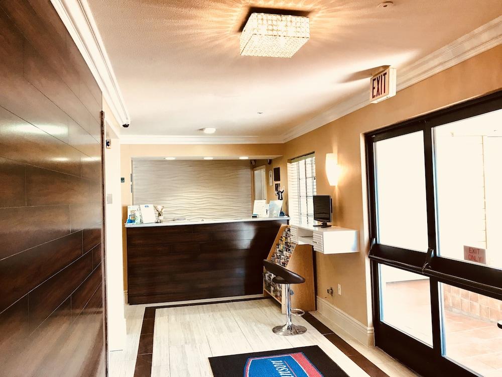 Howard Johnson By Wyndham Salinas Extérieur photo