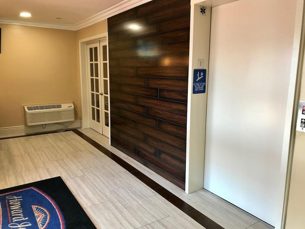 Howard Johnson By Wyndham Salinas Extérieur photo