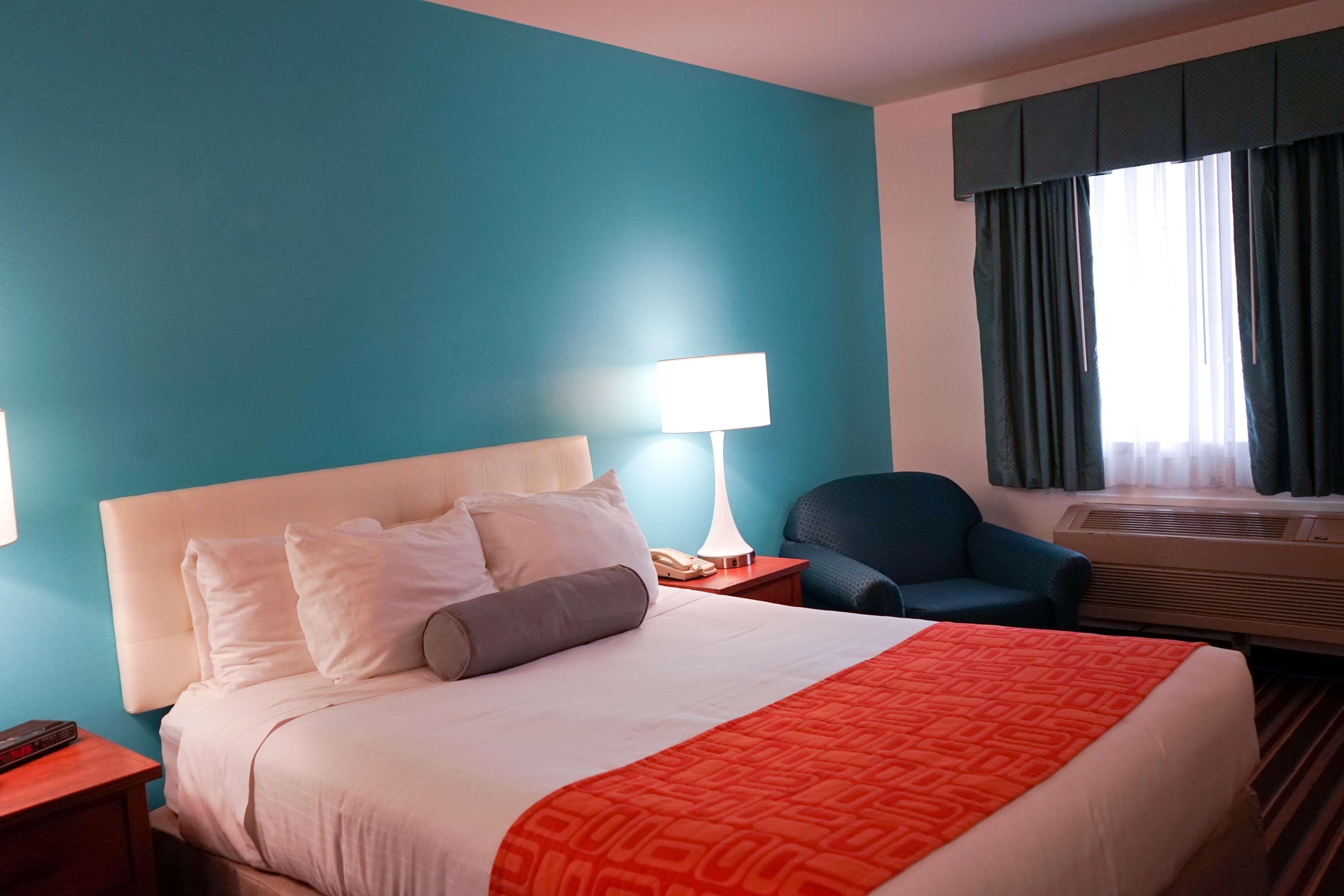 Howard Johnson By Wyndham Salinas Extérieur photo