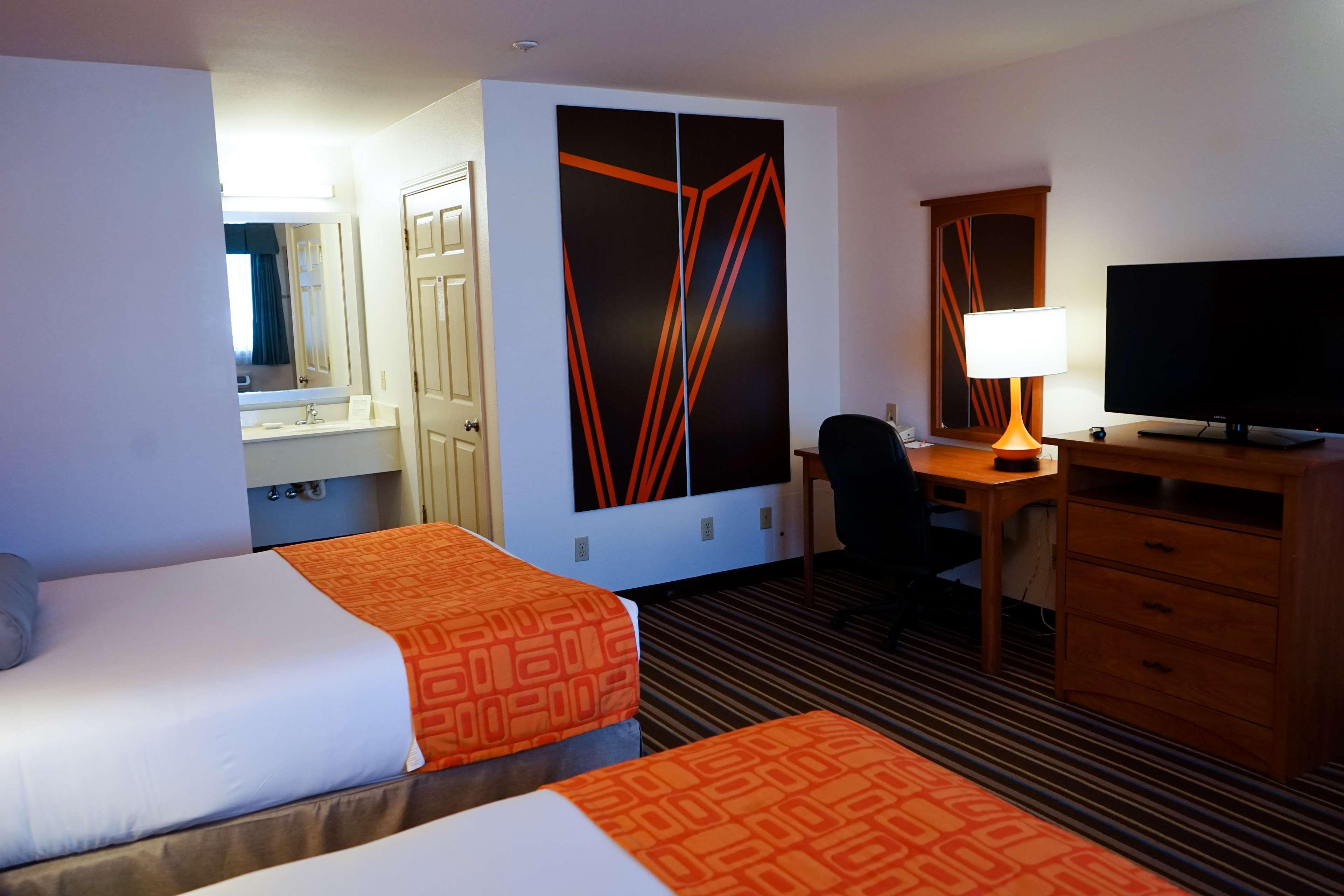 Howard Johnson By Wyndham Salinas Extérieur photo