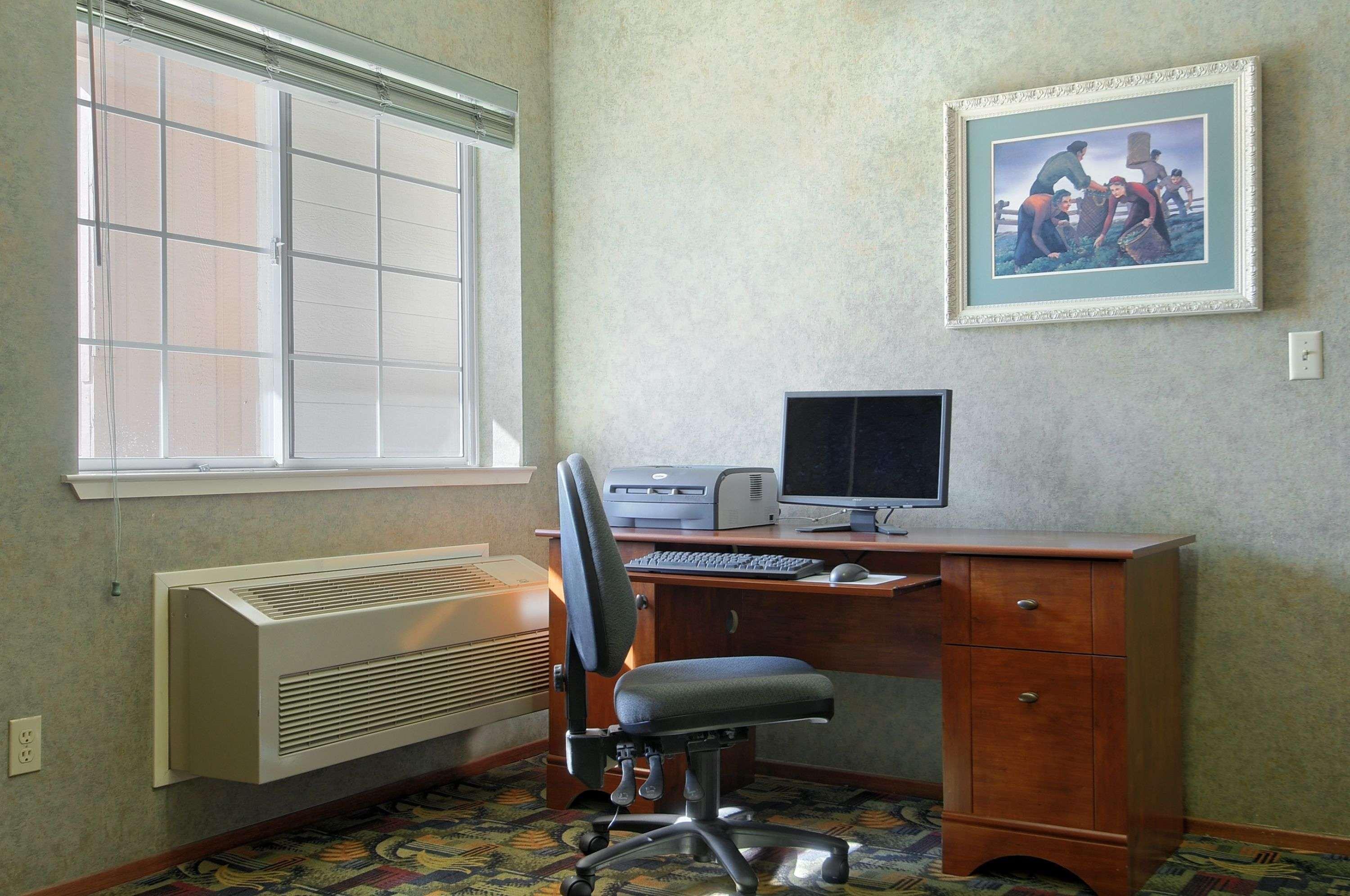 Howard Johnson By Wyndham Salinas Extérieur photo