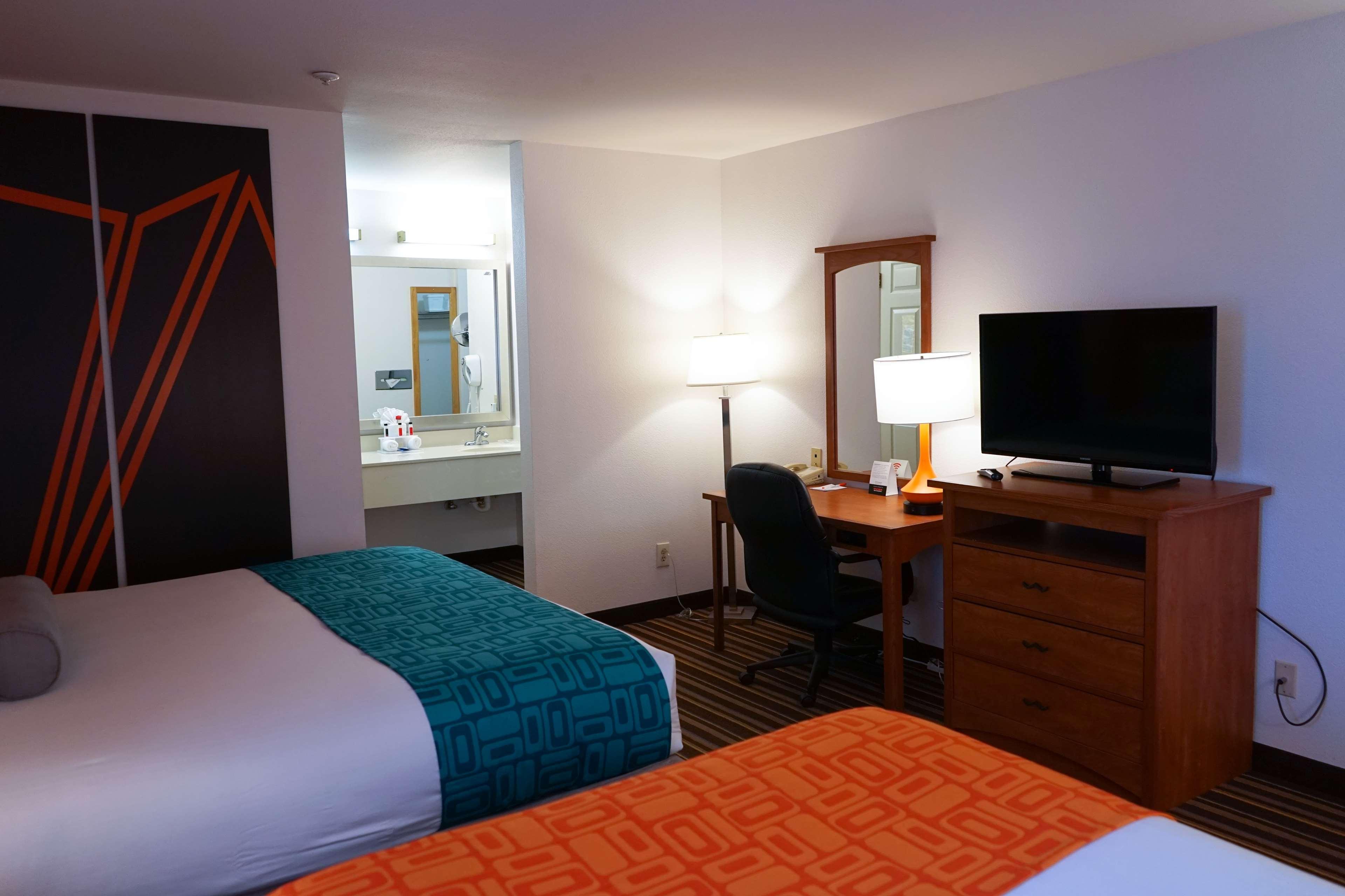 Howard Johnson By Wyndham Salinas Extérieur photo