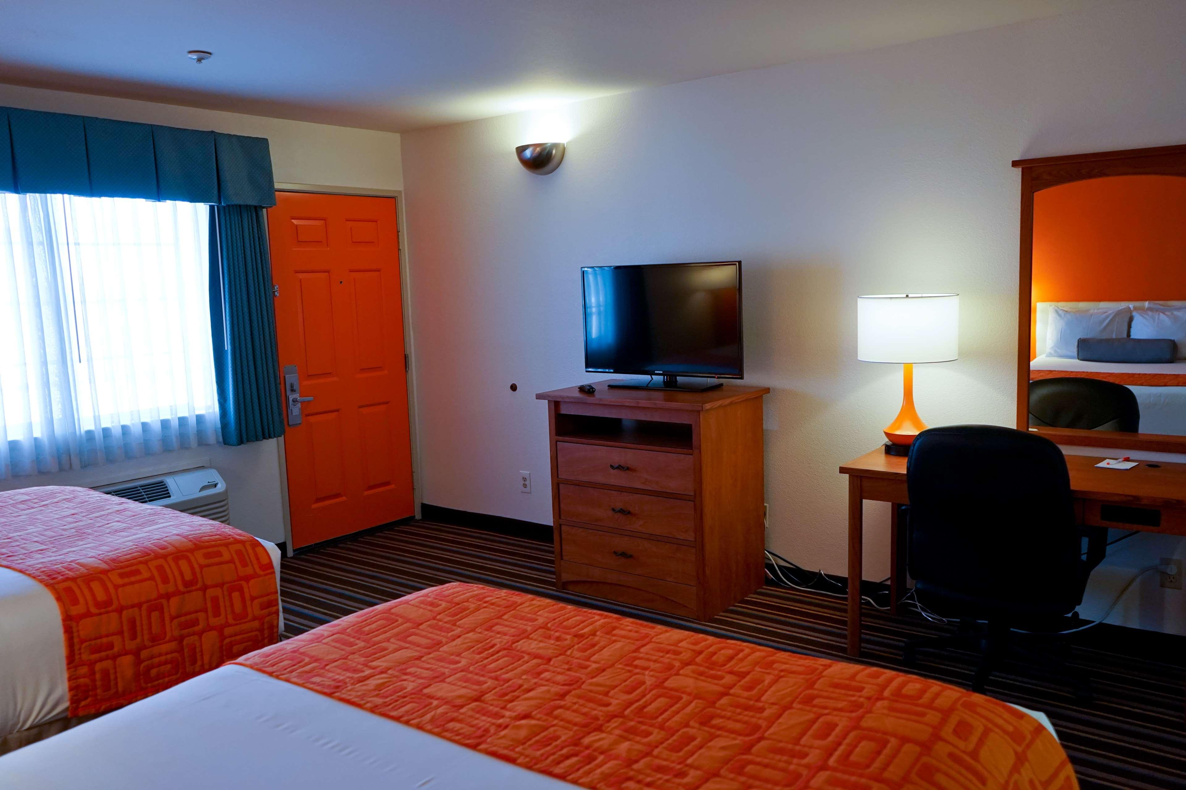 Howard Johnson By Wyndham Salinas Extérieur photo