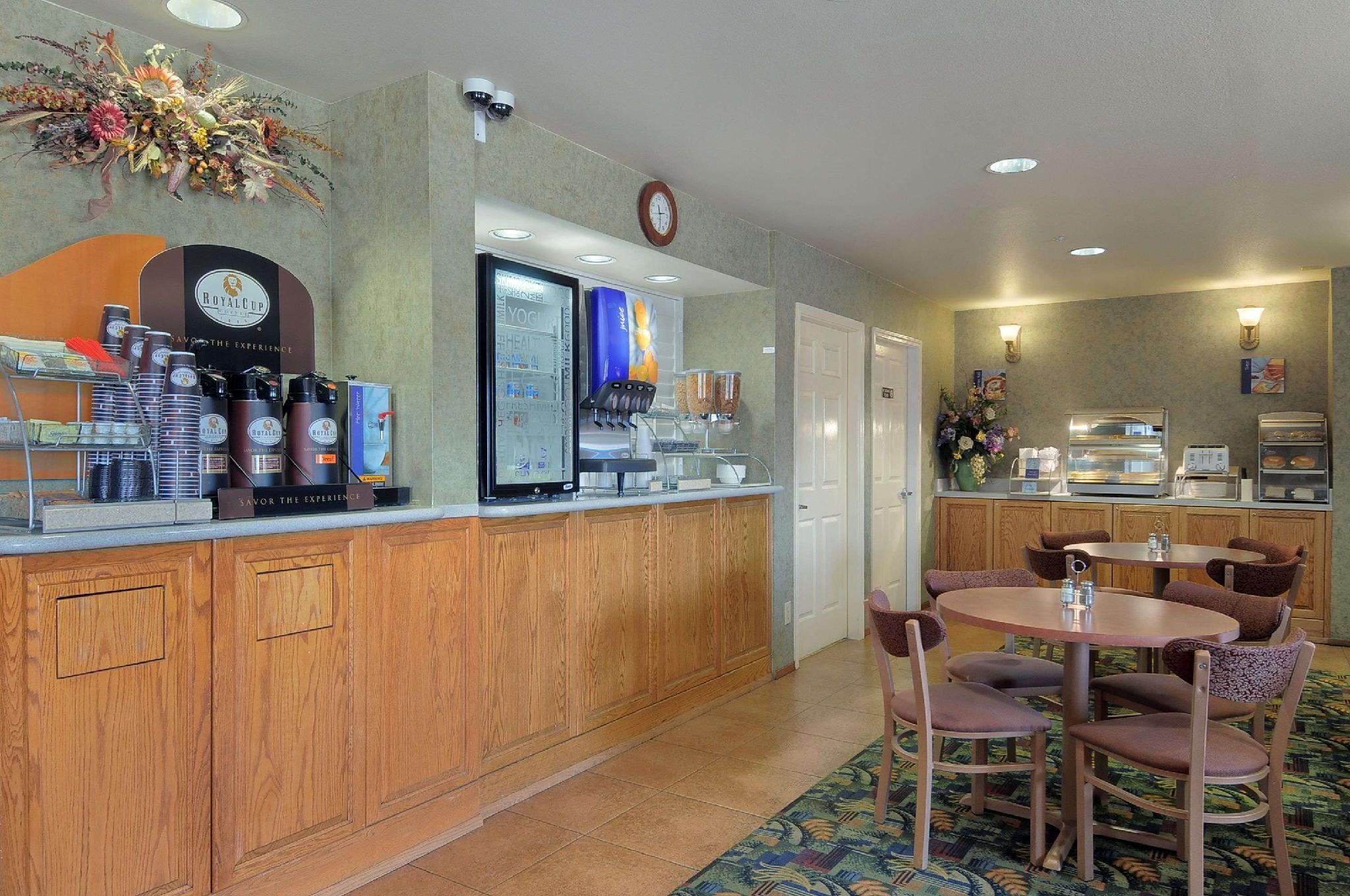 Howard Johnson By Wyndham Salinas Extérieur photo