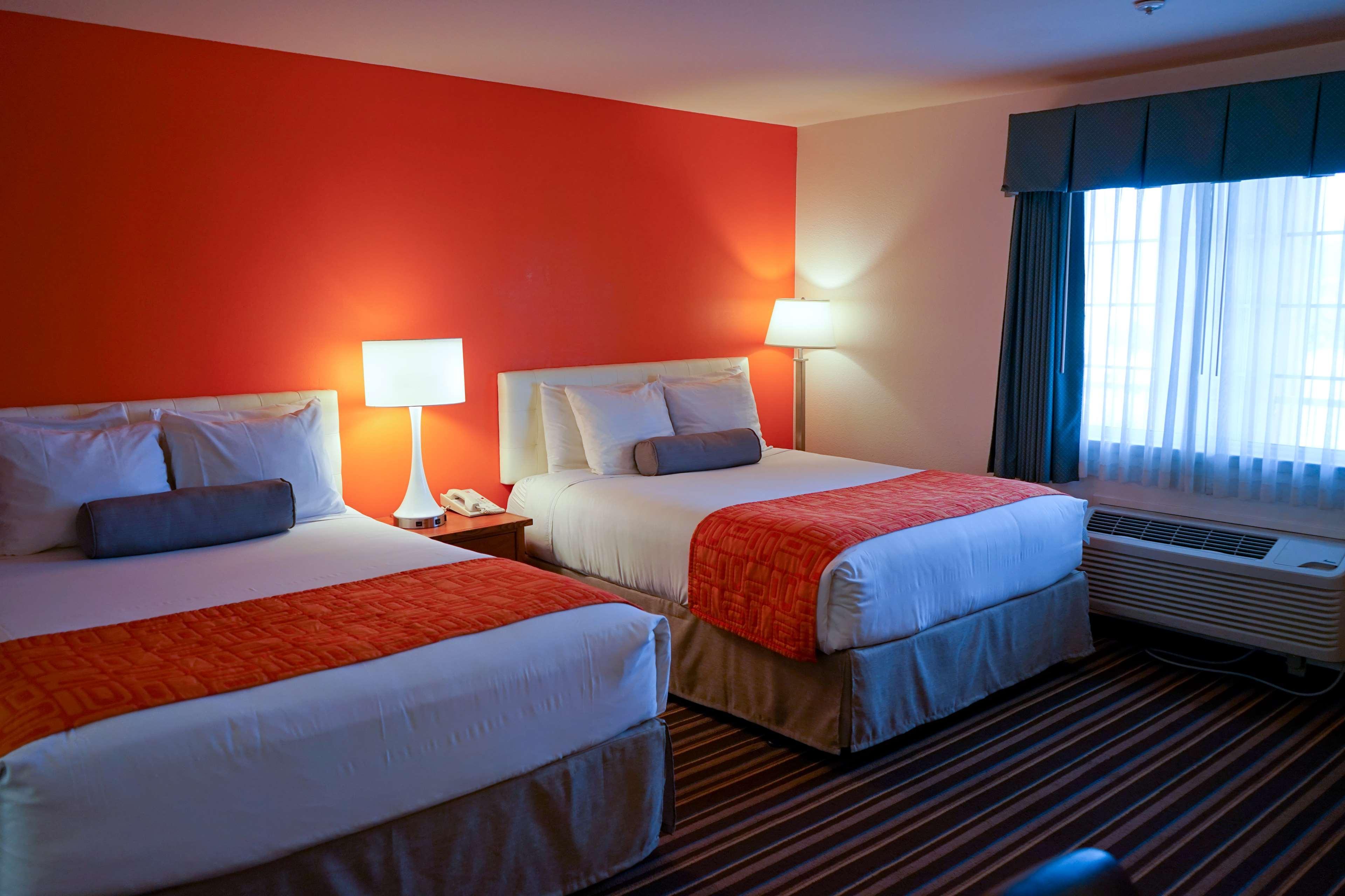 Howard Johnson By Wyndham Salinas Extérieur photo