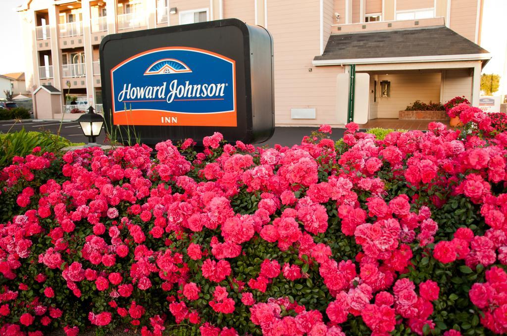 Howard Johnson By Wyndham Salinas Extérieur photo