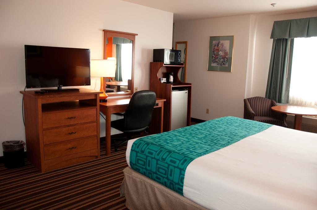 Howard Johnson By Wyndham Salinas Extérieur photo