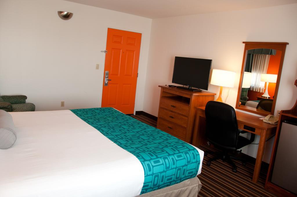 Howard Johnson By Wyndham Salinas Extérieur photo