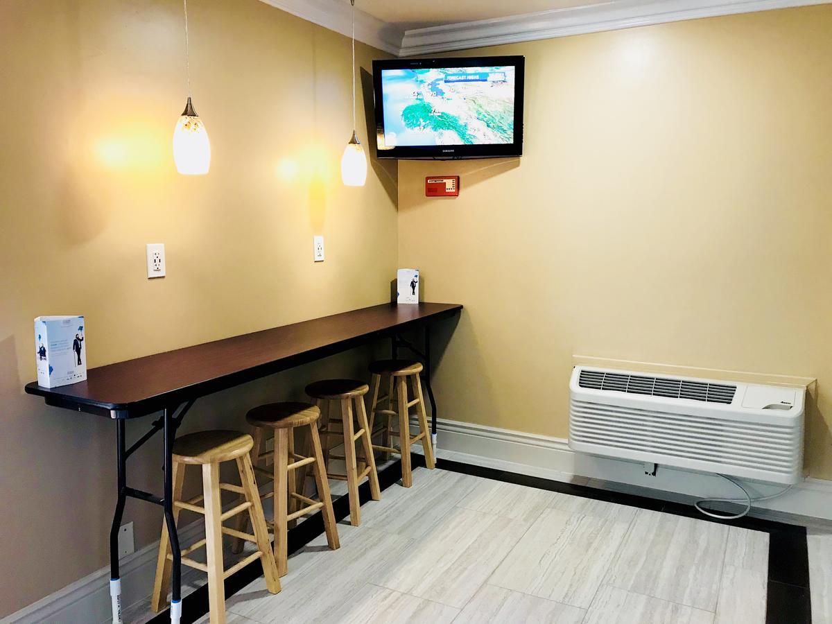 Howard Johnson By Wyndham Salinas Extérieur photo