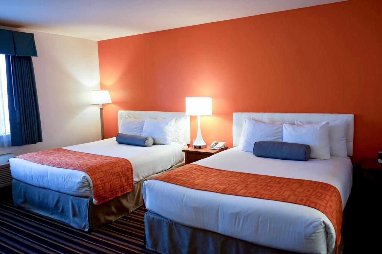 Howard Johnson By Wyndham Salinas Extérieur photo