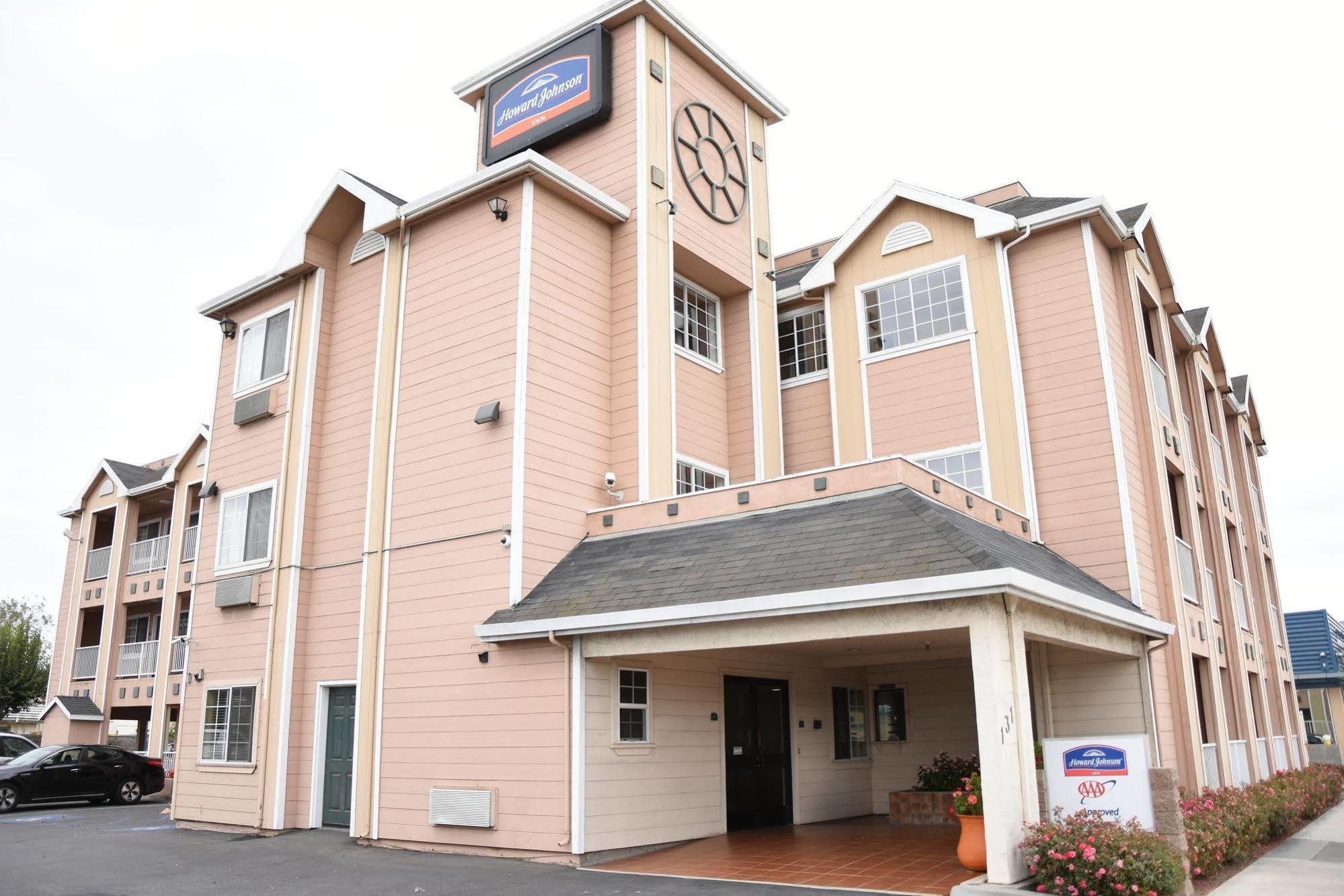 Howard Johnson By Wyndham Salinas Extérieur photo