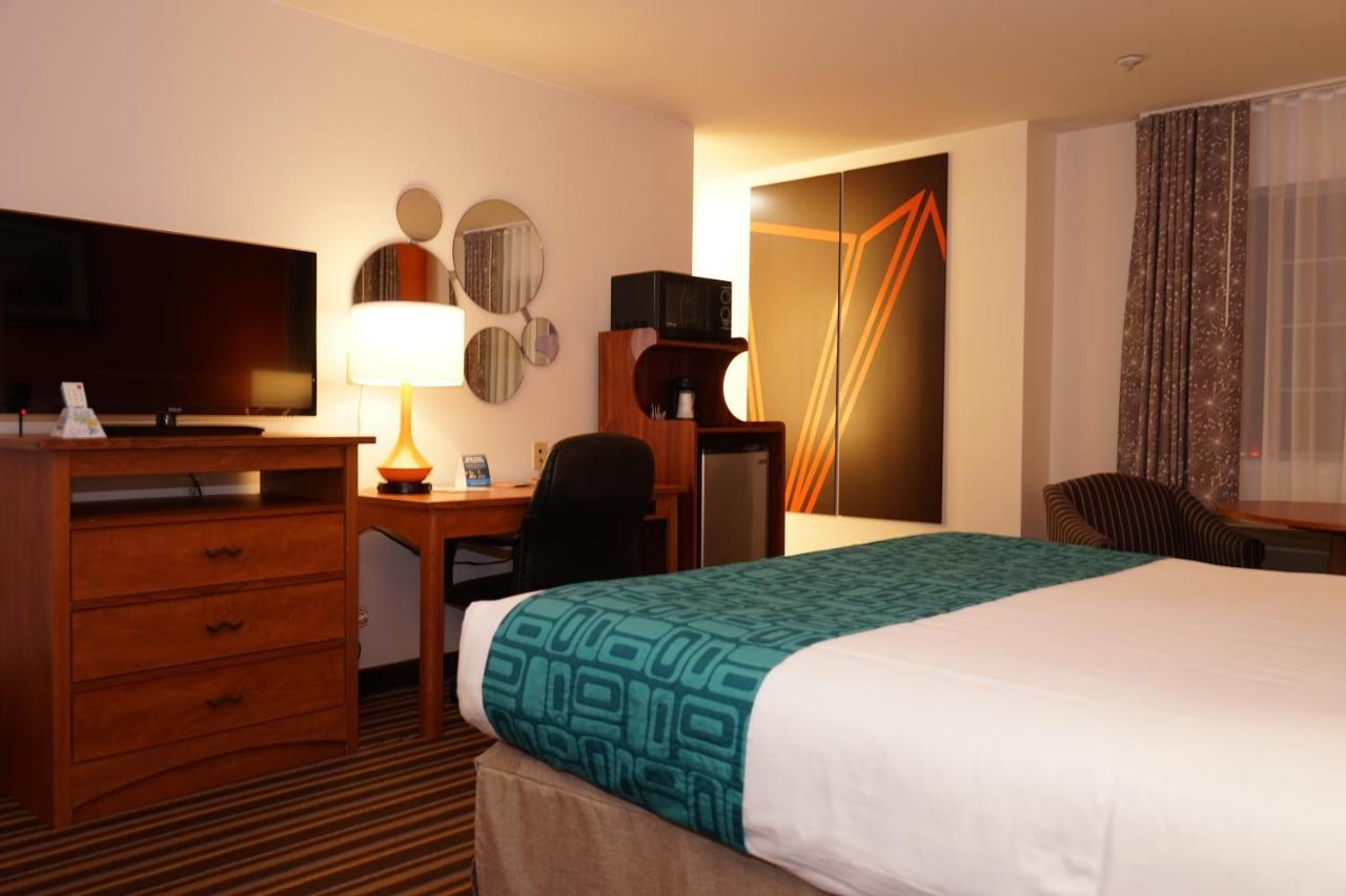 Howard Johnson By Wyndham Salinas Extérieur photo