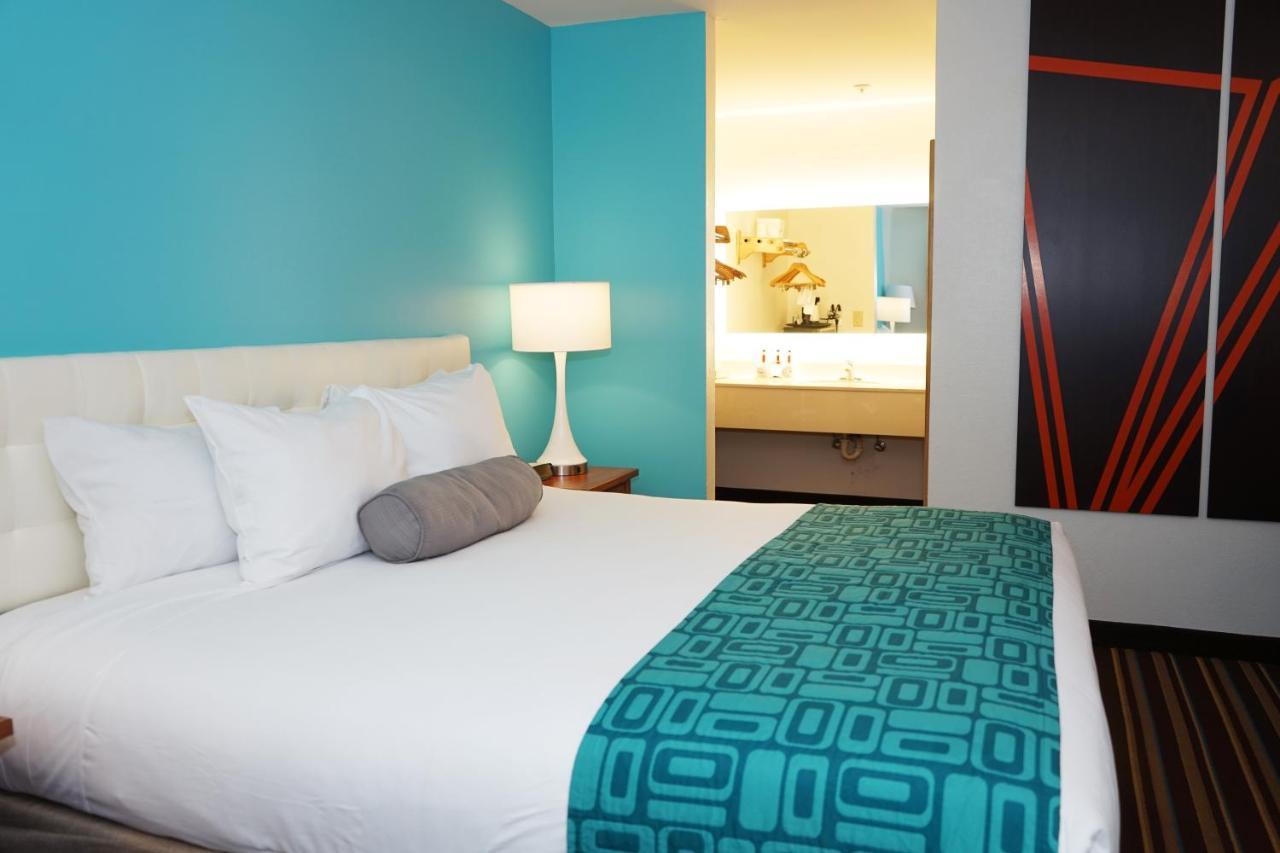 Howard Johnson By Wyndham Salinas Extérieur photo