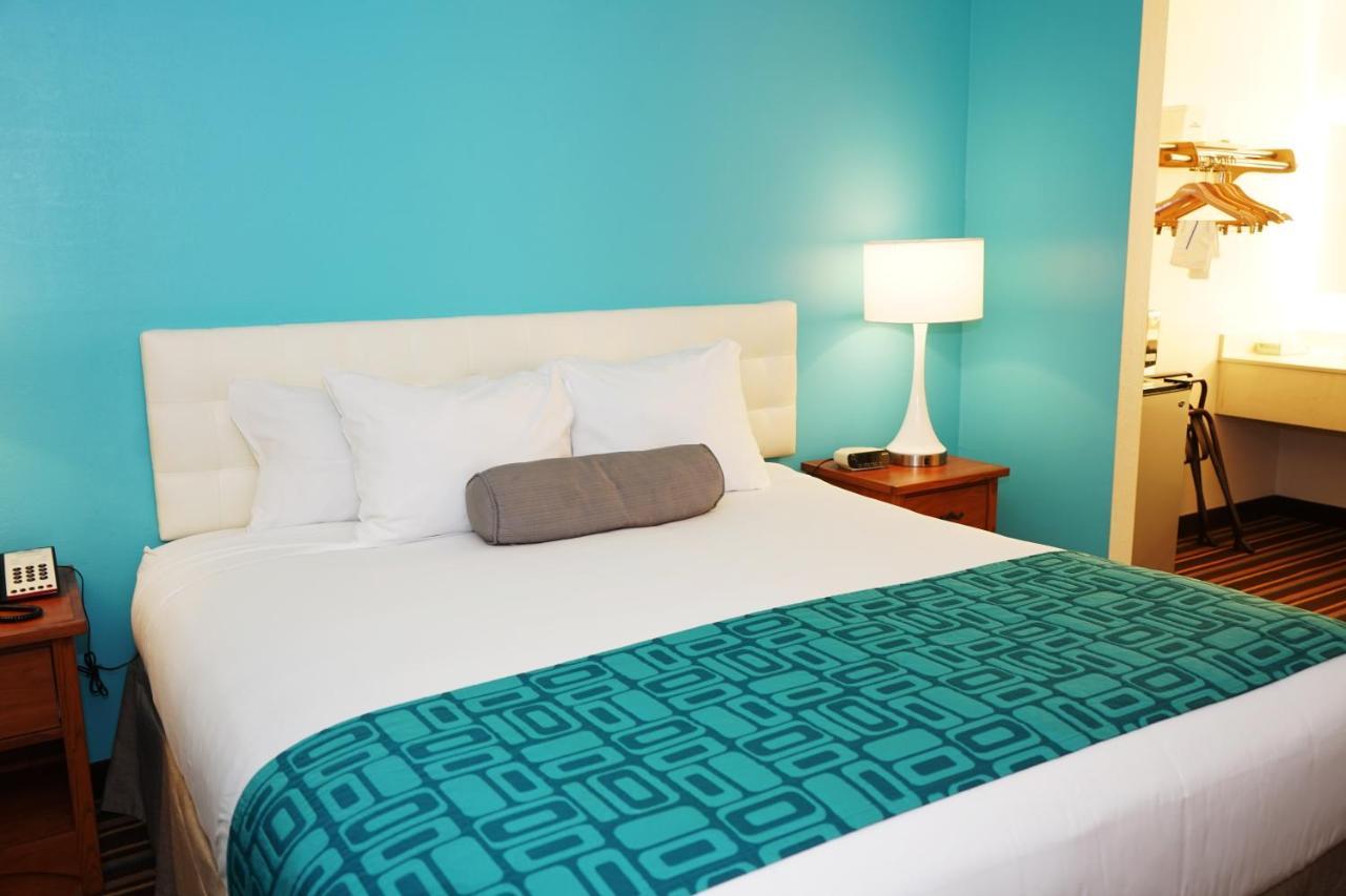 Howard Johnson By Wyndham Salinas Extérieur photo
