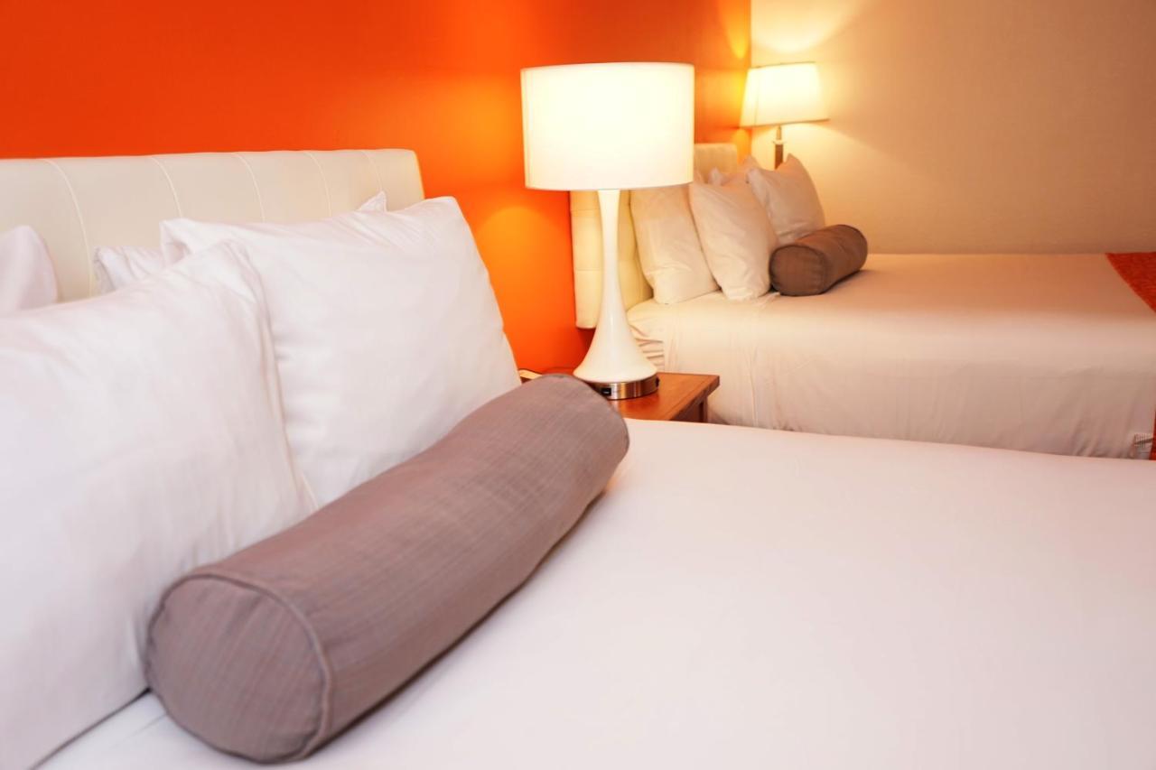 Howard Johnson By Wyndham Salinas Extérieur photo